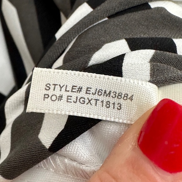 Eliza J Short Sleeved Geometric Print Shift Dress Sz. 4 Black/Pink/Gray/White - Picture 8 of 8